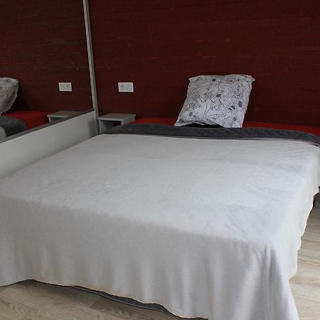 Chalet Pour 6, Domaine Avec Piscine سا يْليرْ دو ري المظهر الخارجي الصورة