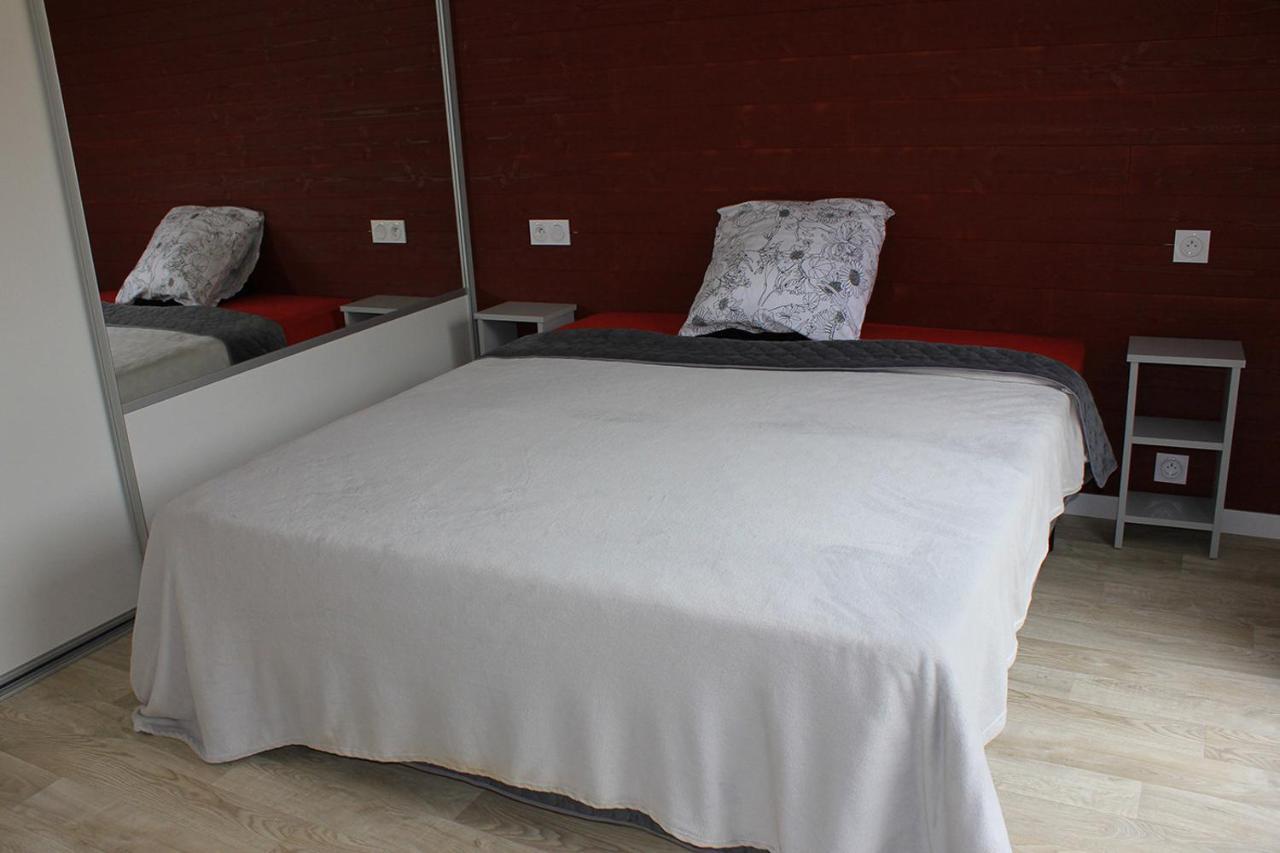 Chalet Pour 6, Domaine Avec Piscine سا يْليرْ دو ري المظهر الخارجي الصورة